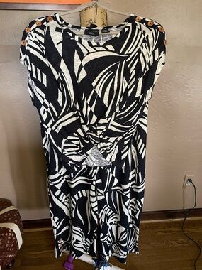 Tahari Black and White linen lyocell set pants and top XL excellent condition